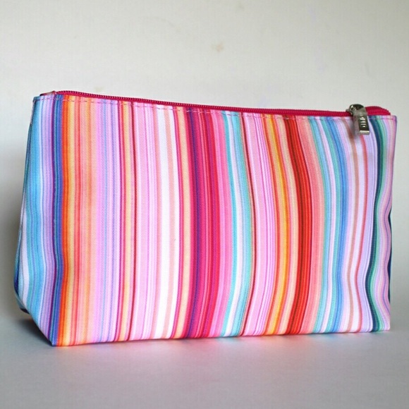 3pcs - 2 🆕Avon lipstick & 1 NWOT Clinique Bag - Picture 7 of 7